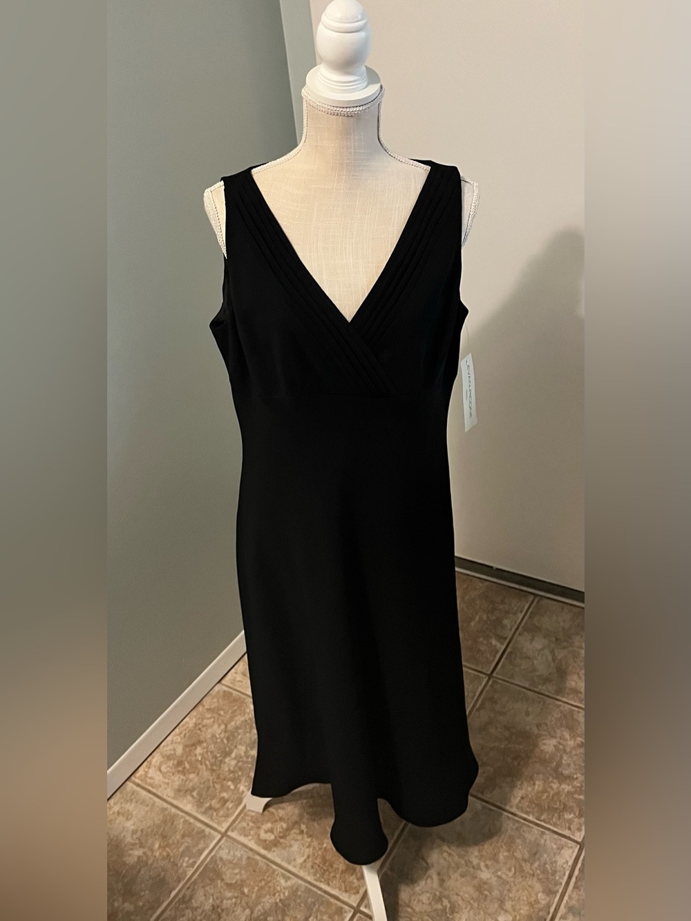 Evan-Picone Black Dress Size 16 NWT Sleeveless V-Neck Pleated Career Cocktail